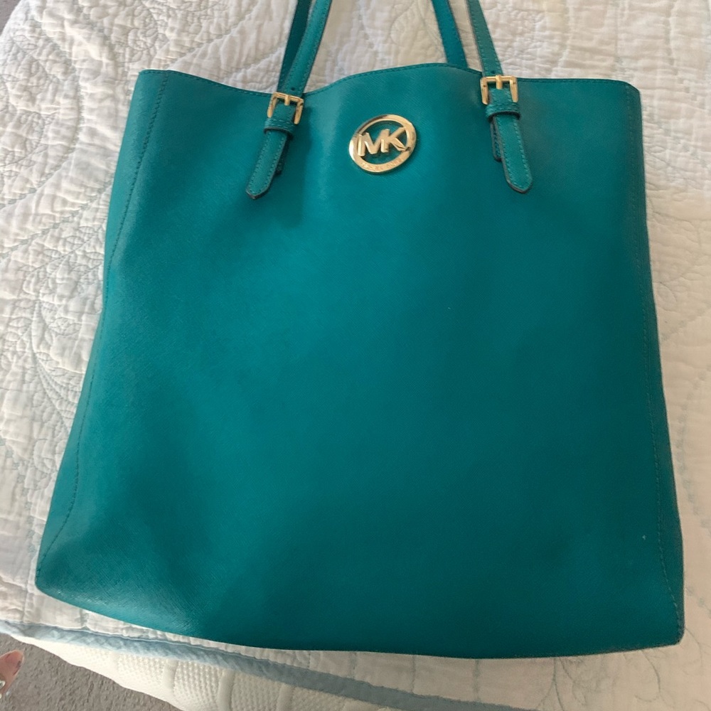 Teal purse in good condition!